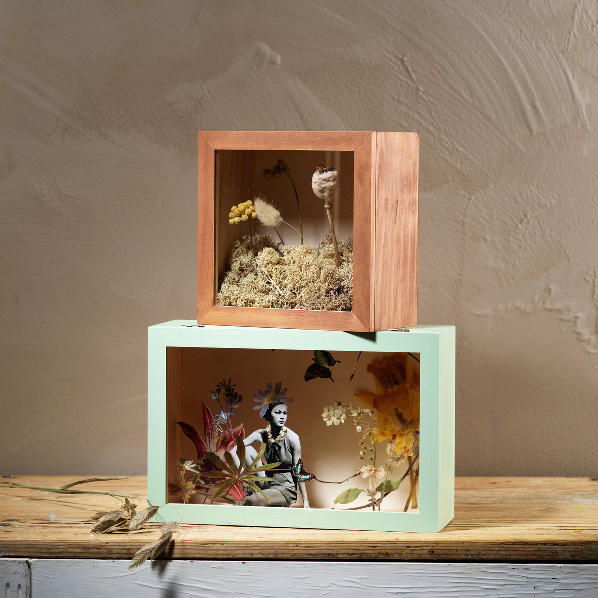 Tittskåp obehand.trä 20x30x11