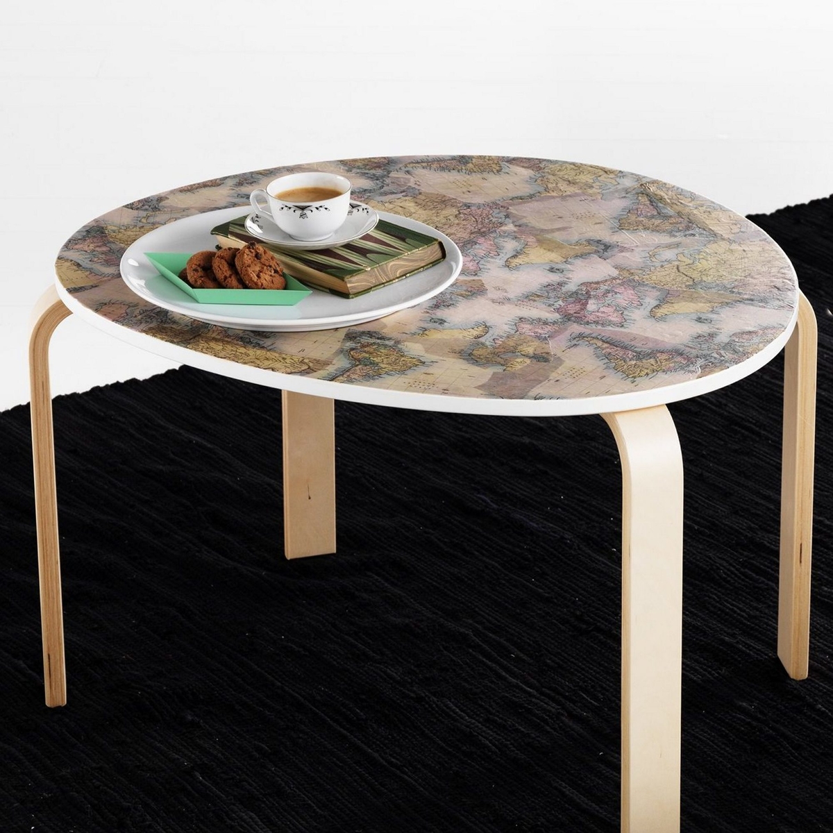 Personligt bord med decoupage
