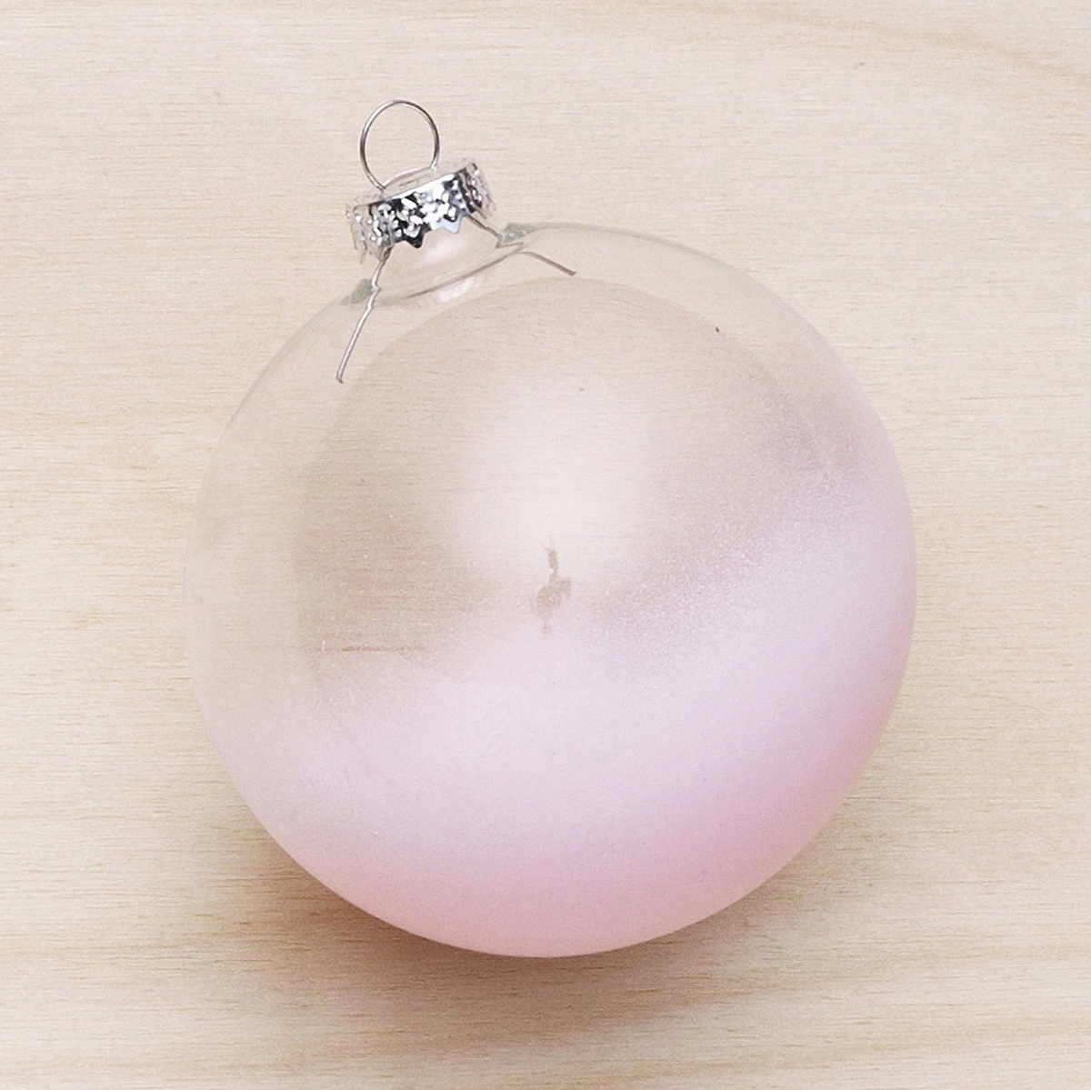 Sprayfarvede juletræskugler