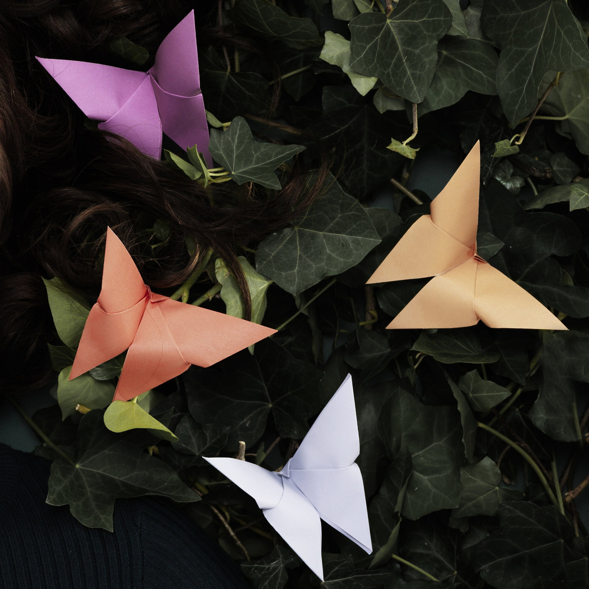 Vik enkla små origamifjärilar