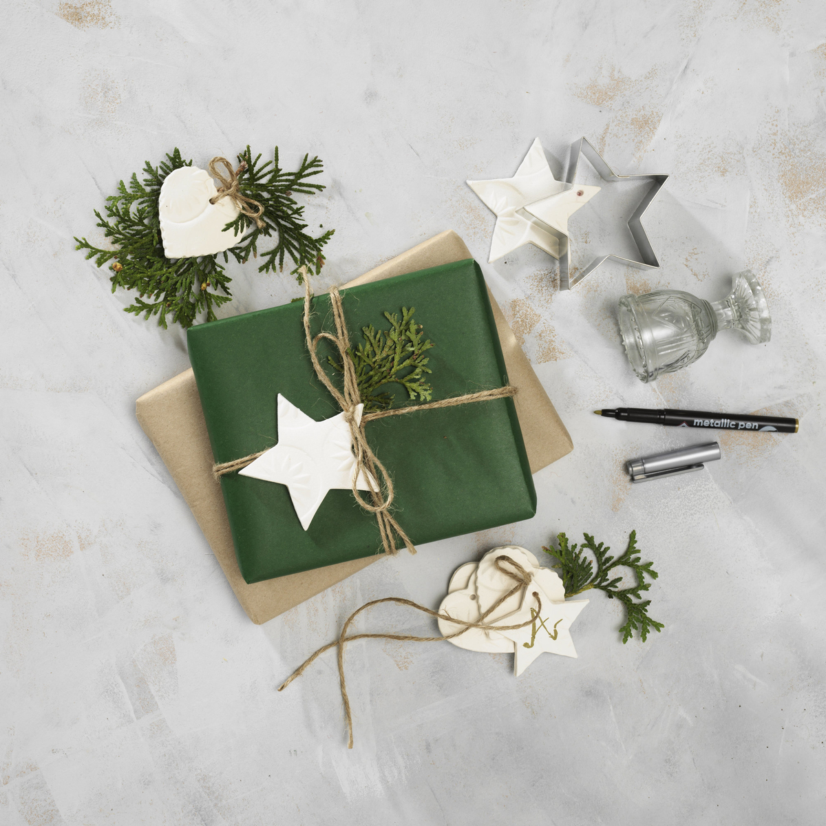 Julklappsetiketter i lera