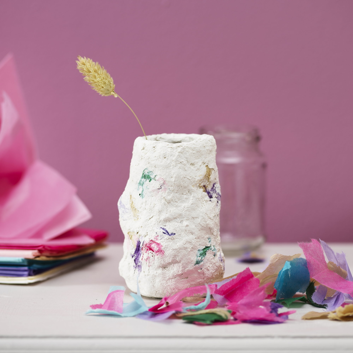 Förvandla en glasburk med papiér-maché