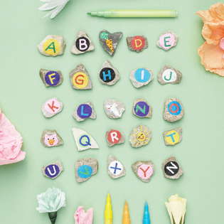 Lav et alfabet i sten